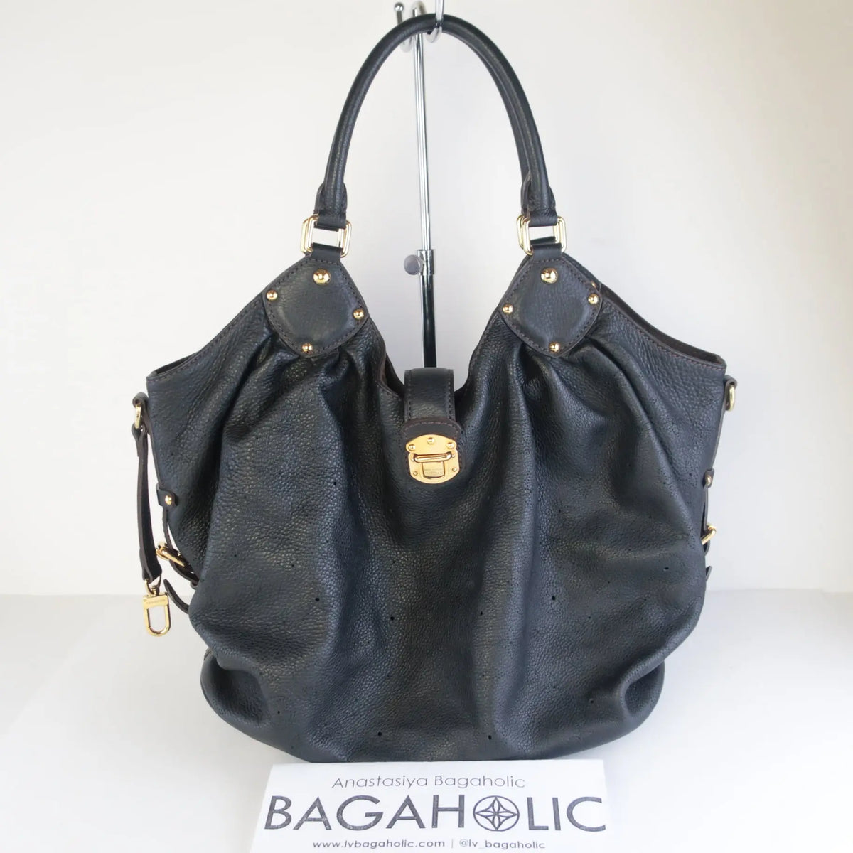 Louis Vuitton Black Leather Mahina Hobo L bag – Bagaholic