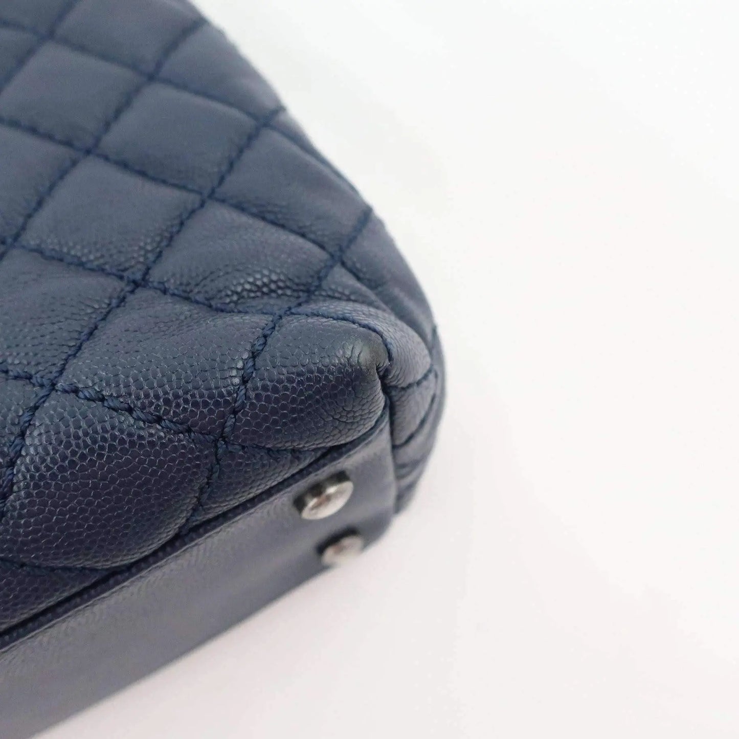 Chanel Coco Handle Caviar Medium Bag – Bagaholic