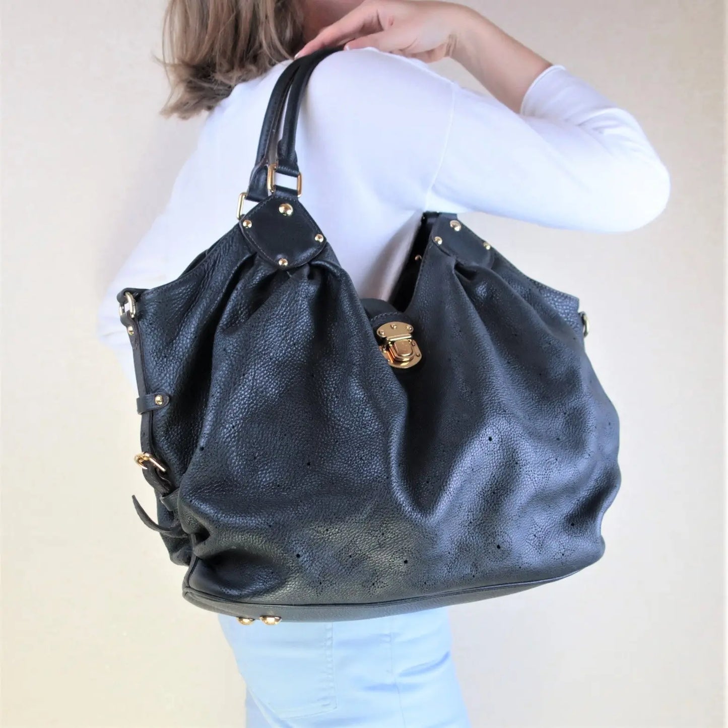 Louis Vuitton Black Leather Mahina Hobo L bag – Bagaholic