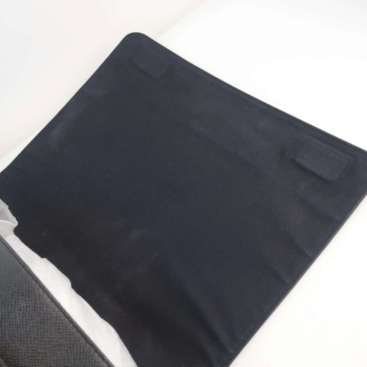 Cargar imagen en el visor de la galería, Louis Vuitton Louis Vuitton Black Taiga Roman MM Messenger Bag LVBagaholic
