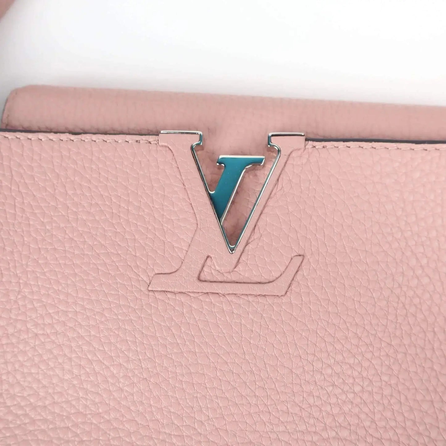 Louis Vuitton Pink Capucines Taurillon MM Top Handle Bag For Sale at  1stDibs  louis vuitton wicker bag, louis vuitton pink handle bag, louis  vuitton capucines wicker bag