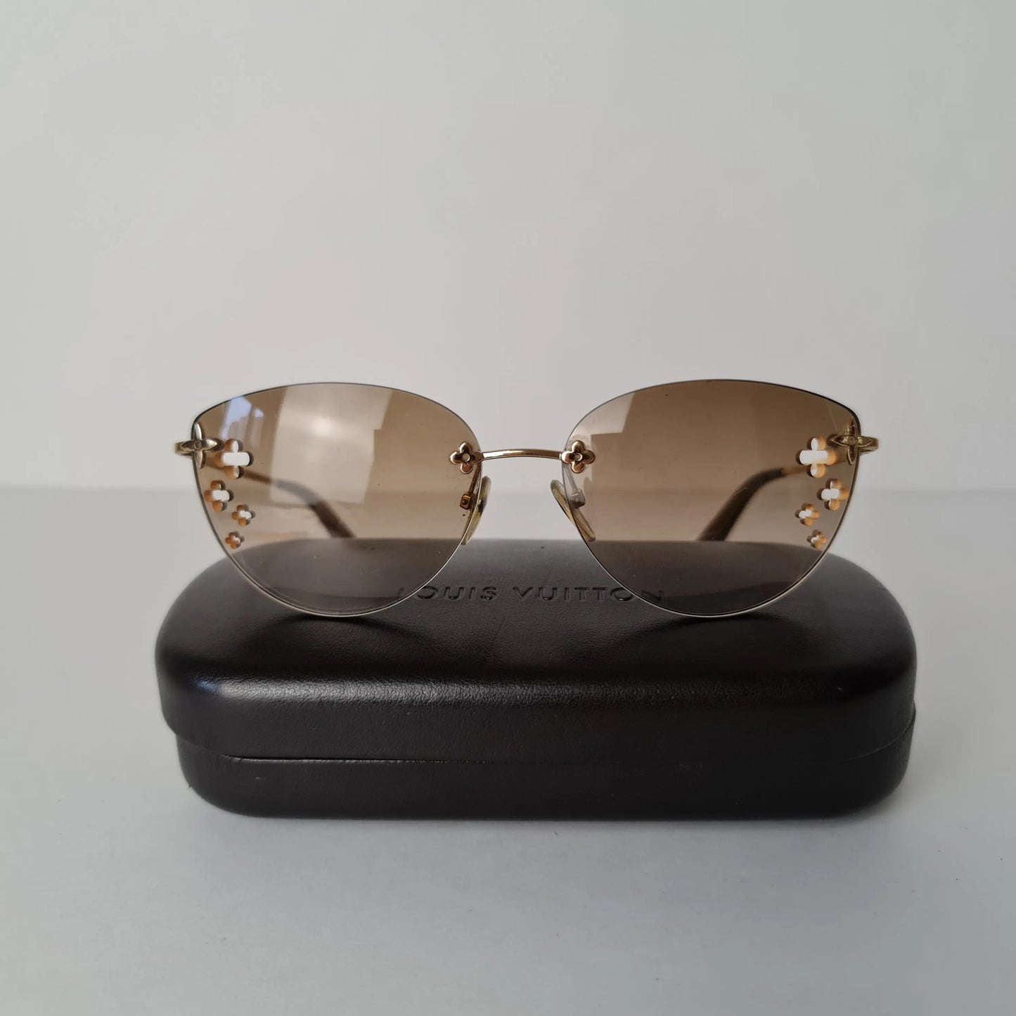 Load image into Gallery viewer, Louis Vuitton Louis Vuitton Goldtone Desmayo Cat Eye Sunglasses (744) LVBagaholic
