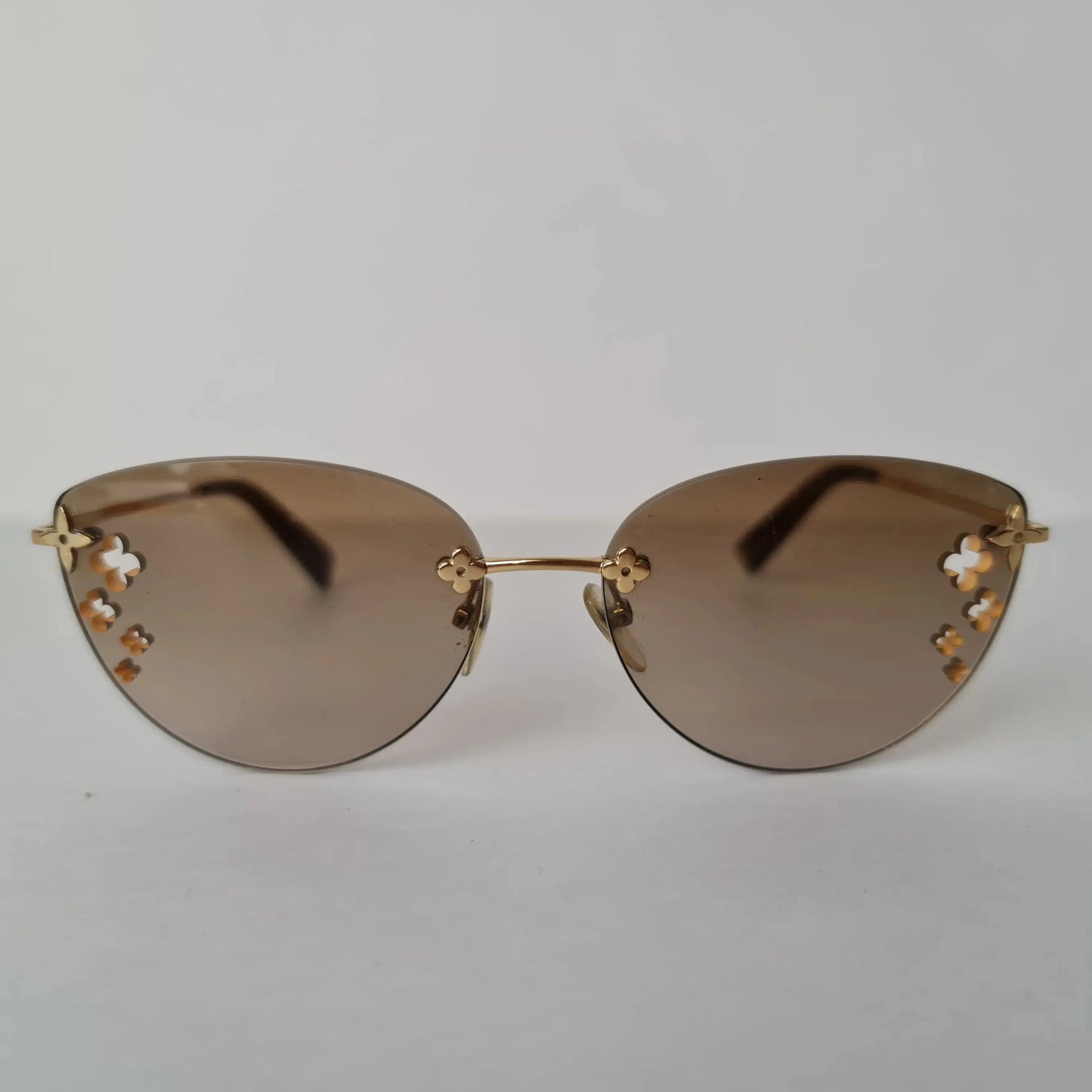 Load image into Gallery viewer, Louis Vuitton Louis Vuitton Goldtone Desmayo Cat Eye Sunglasses (744) LVBagaholic
