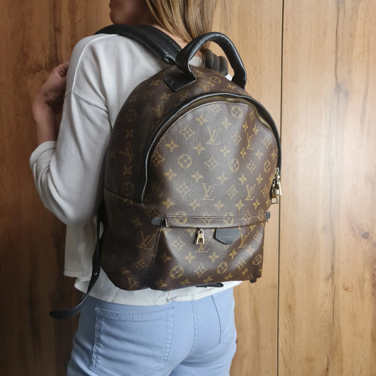 Louis Vuitton Monogram Canvas Palm Springs MM Backpack (766) – Bagaholic Louis Vuitton Monogram Canvas Palm Springs MM Backpack (766) – Bagaholic