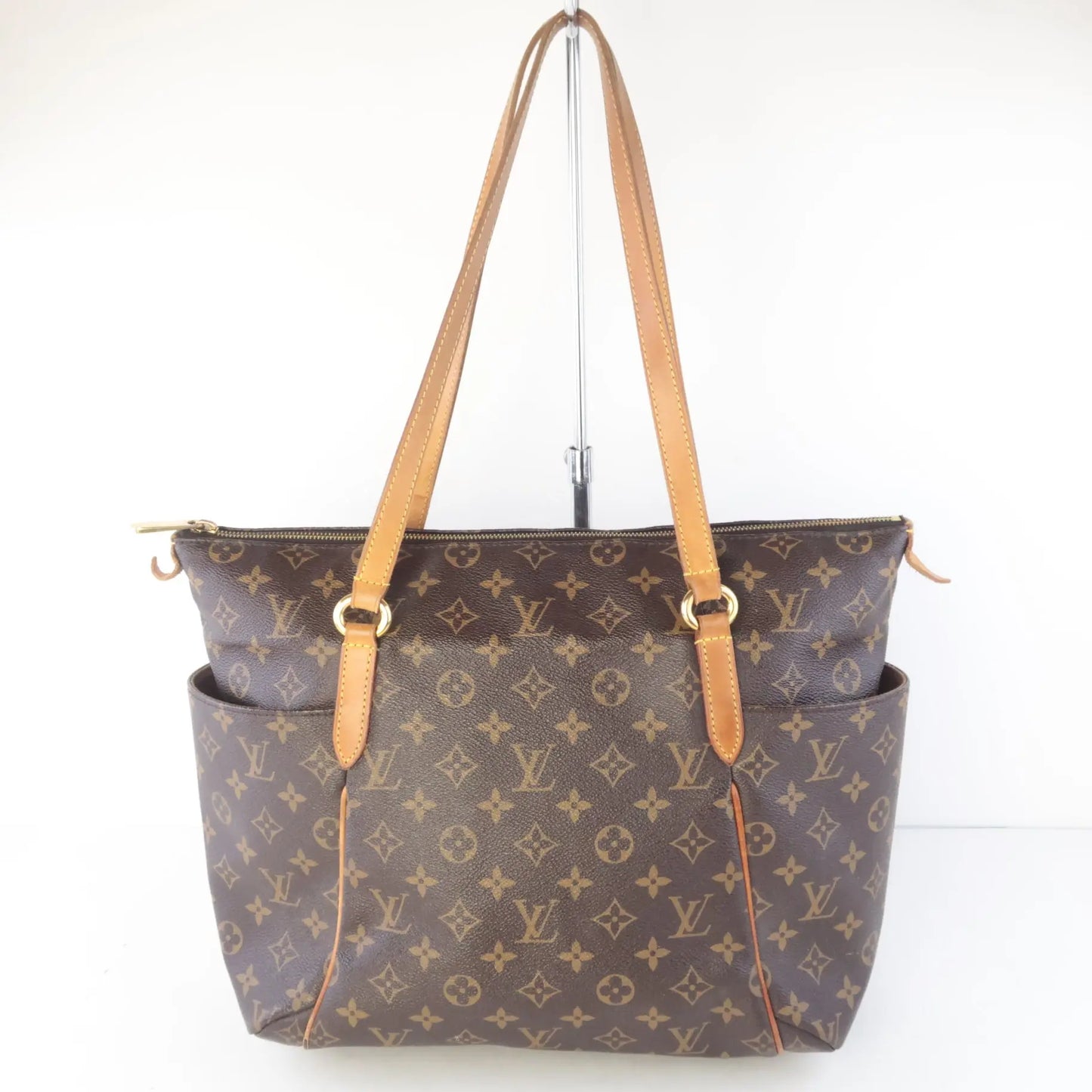 Load image into Gallery viewer, Louis Vuitton Louis Vuitton Monogram Canvas Totally MM Bag LVBagaholic
