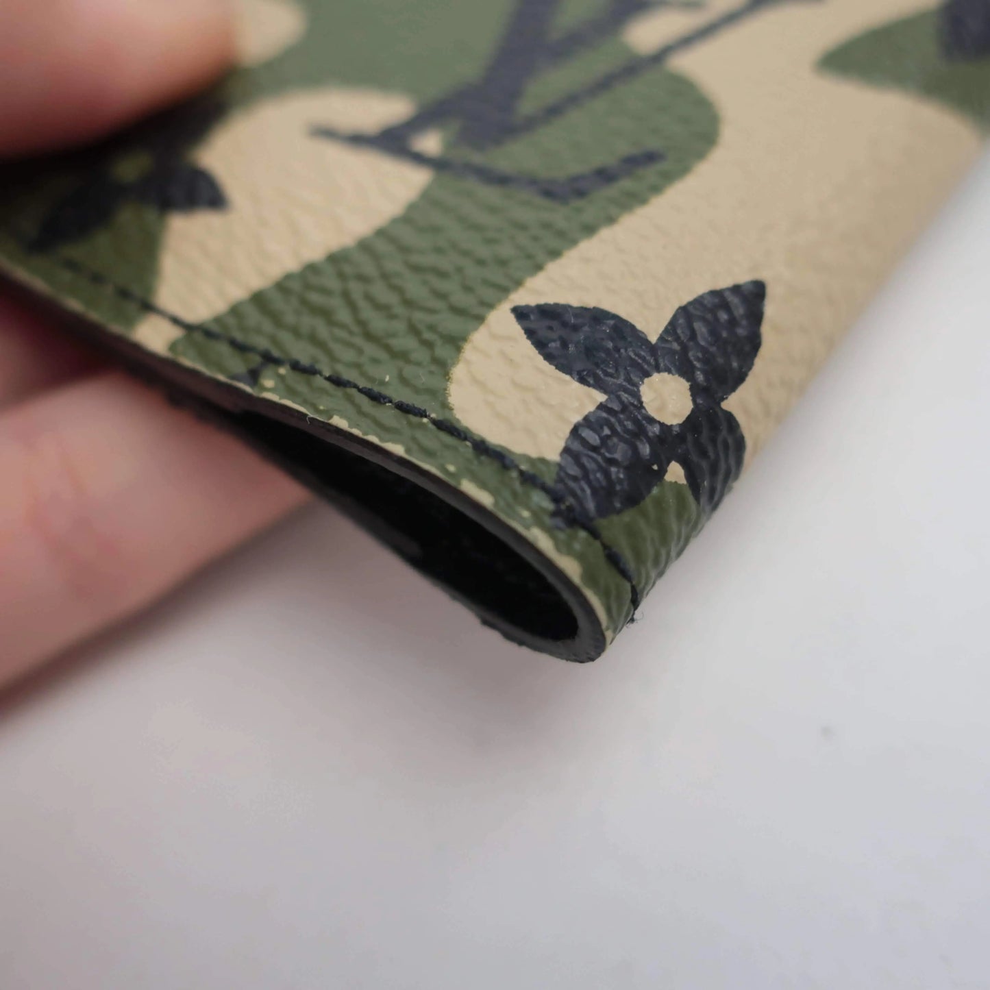 Louis Vuitton Monogramouflage Passport Cover – Bagaholic