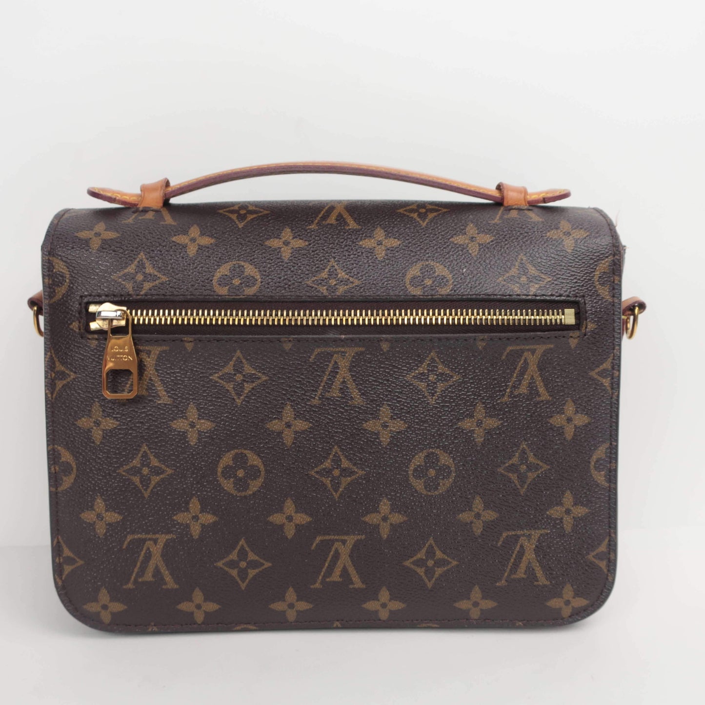 Bag di Louis Vuitton Pochette Metis – Bagaholic - Main Image